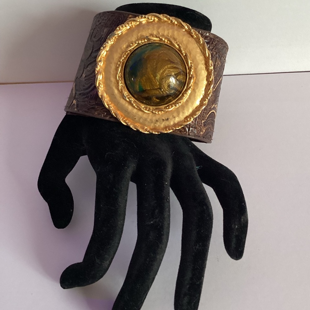 Vintage Cuff Bracelet - Picture 1 of 8